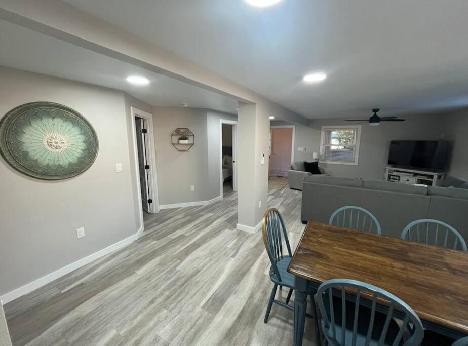 Downtown Rustic Roots Holiday home